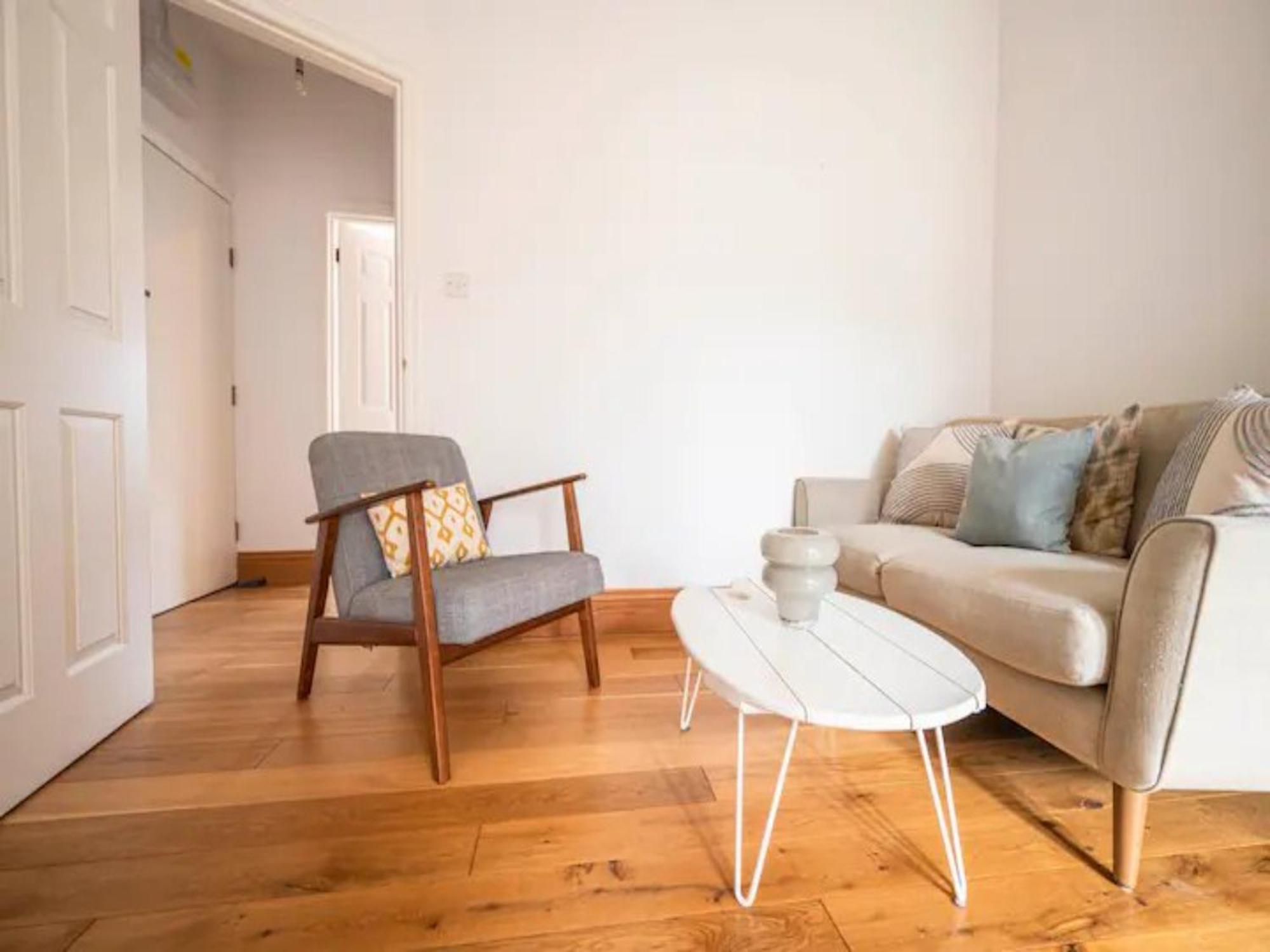 Appartamento Pass The Keys Hither Ground Floor Flat With Garden Londra