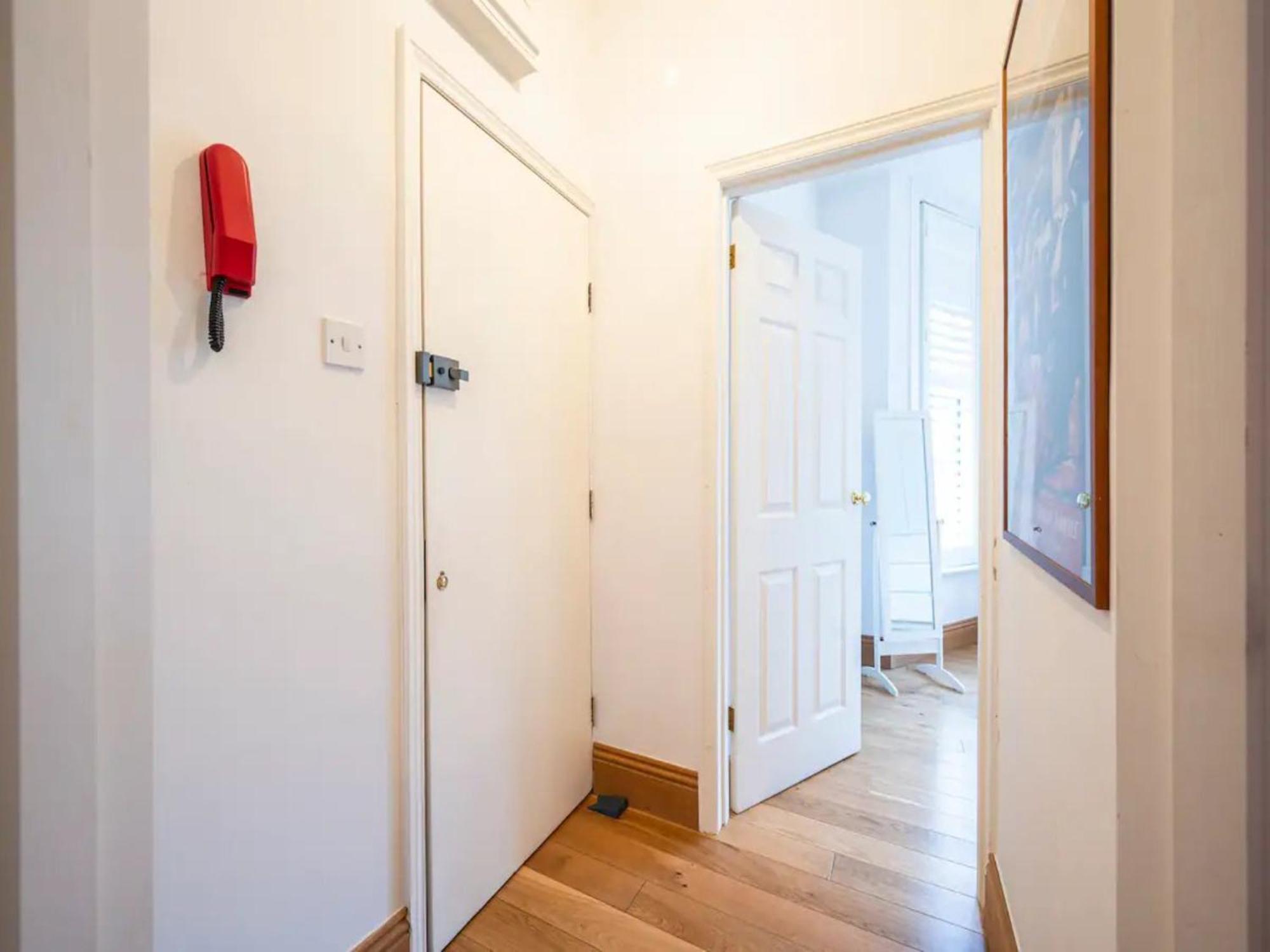 Appartamento Pass The Keys Hither Ground Floor Flat With Garden Londra
