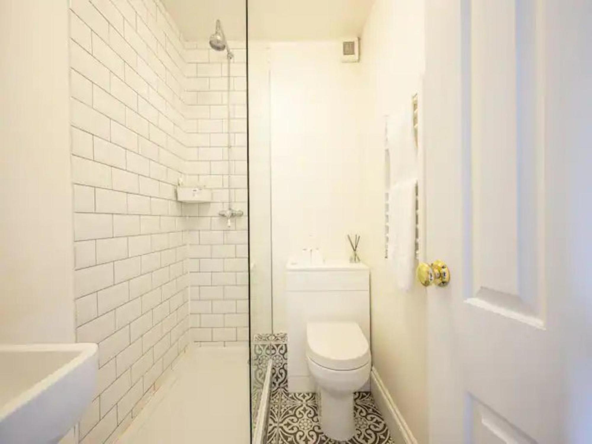Pass The Keys Hither Ground Floor Flat With Garden Londra