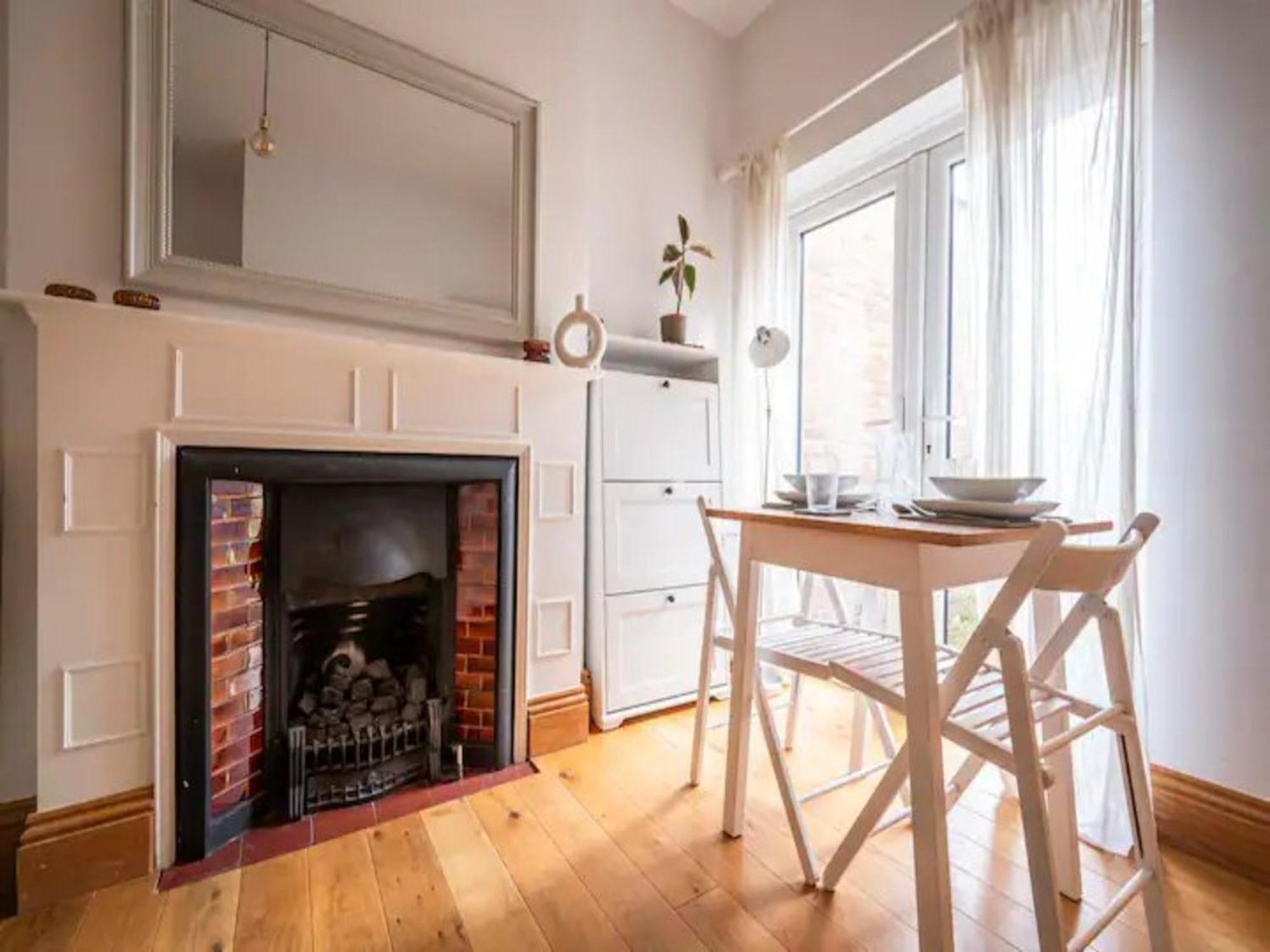 Pass The Keys Hither Ground Floor Flat With Garden Londra